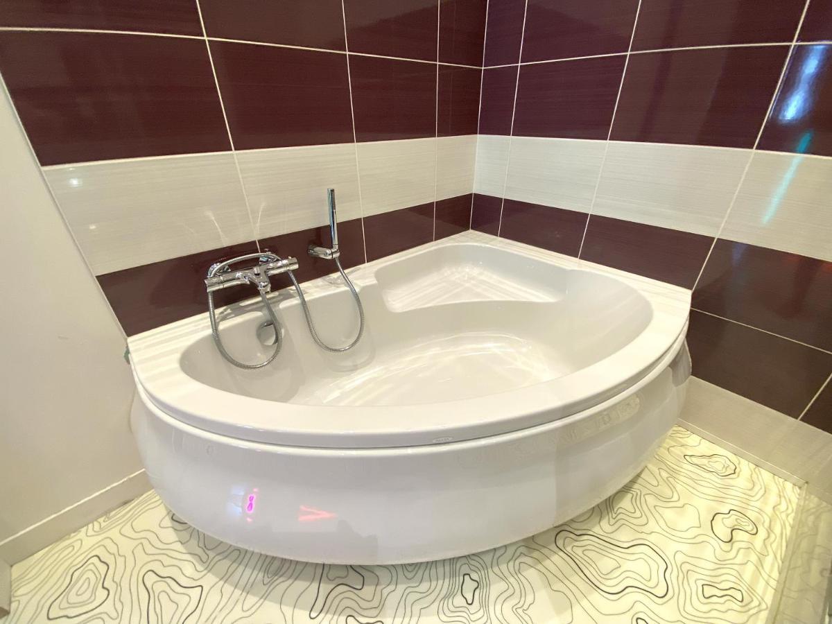 Floydroom'S Pau Chambre Hotes Dans Appartement Partage Proche Chateau Kültér fotó